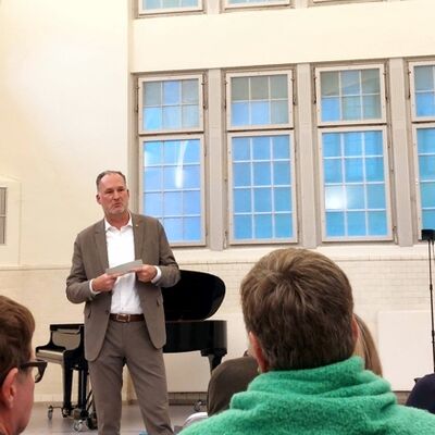 Landrat Bj&ouml;rn Demmin &uuml;bersendet Gru&szlig;worte des Kreis Pl&ouml;n-1