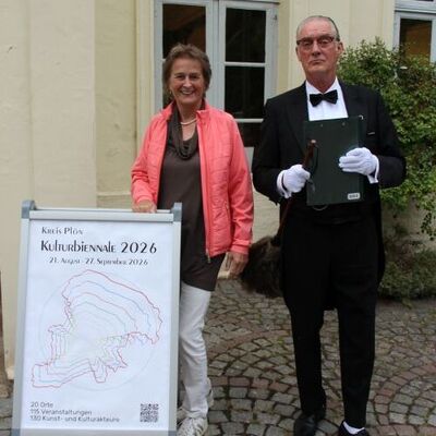 Kulturbiennale 2026, Die Kreispr&auml;sidentin und der Butler